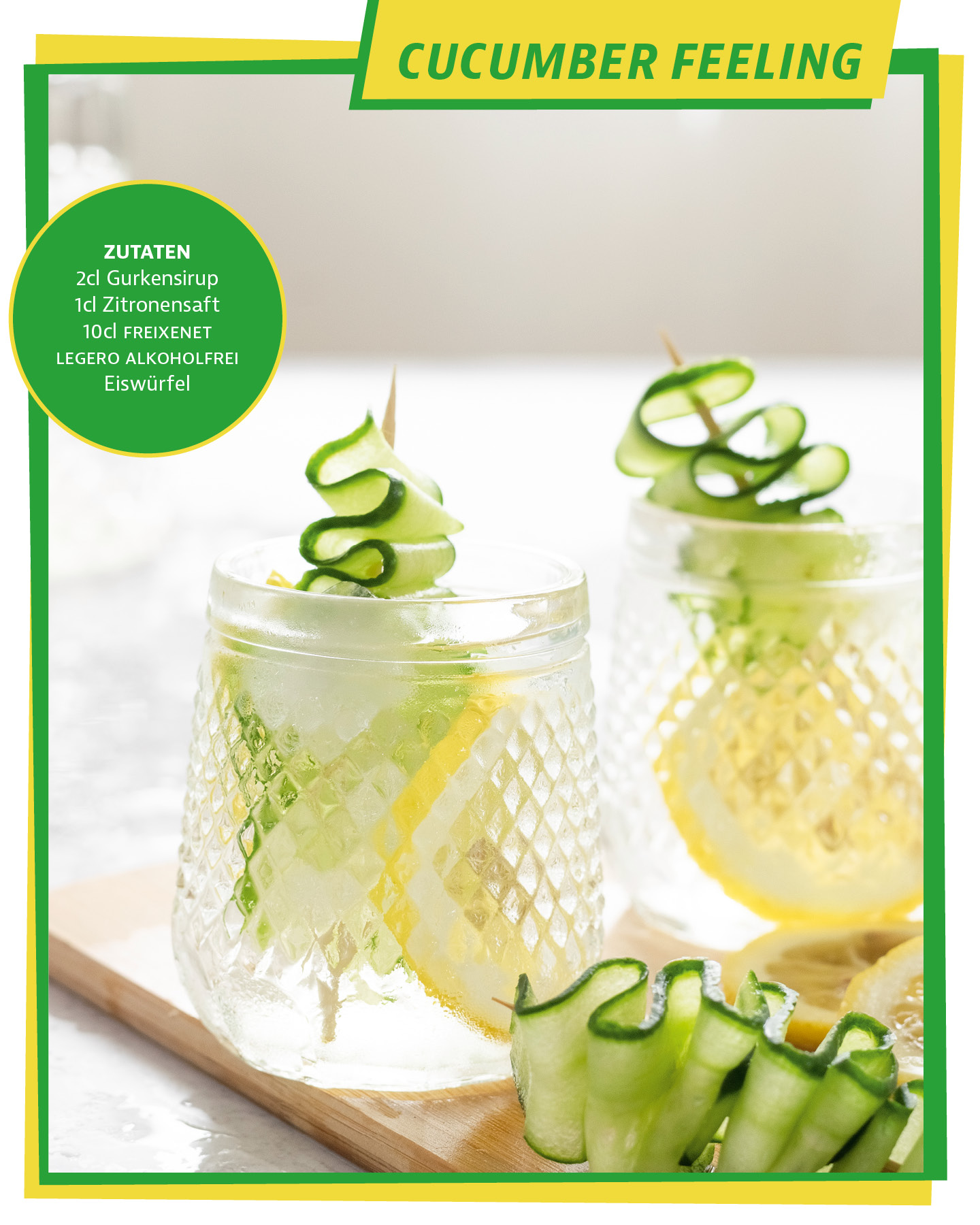 CUCUMBER FEELING Drink. Zwei Gläser und Gurkenscheiben auf Spießen
