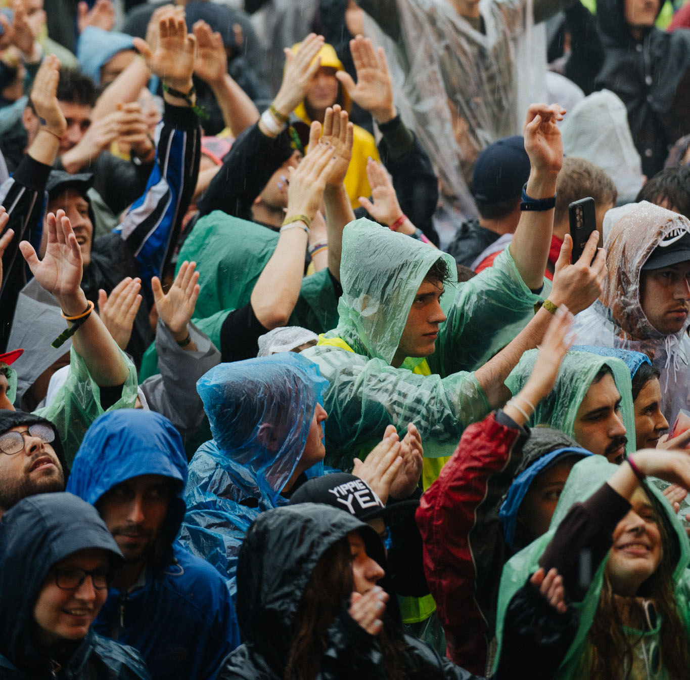 Unterbrechung aufgrund Unwetterwarnung, Fortsetzung mit eingekürztem Line-up